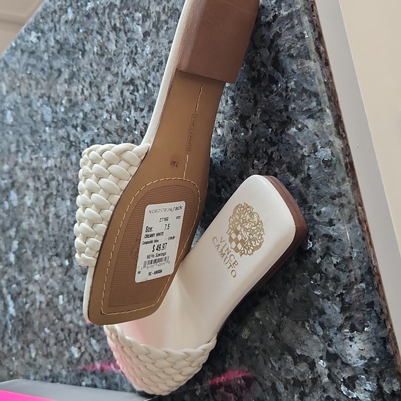Vince Camuto flats - Picture 3 of 3